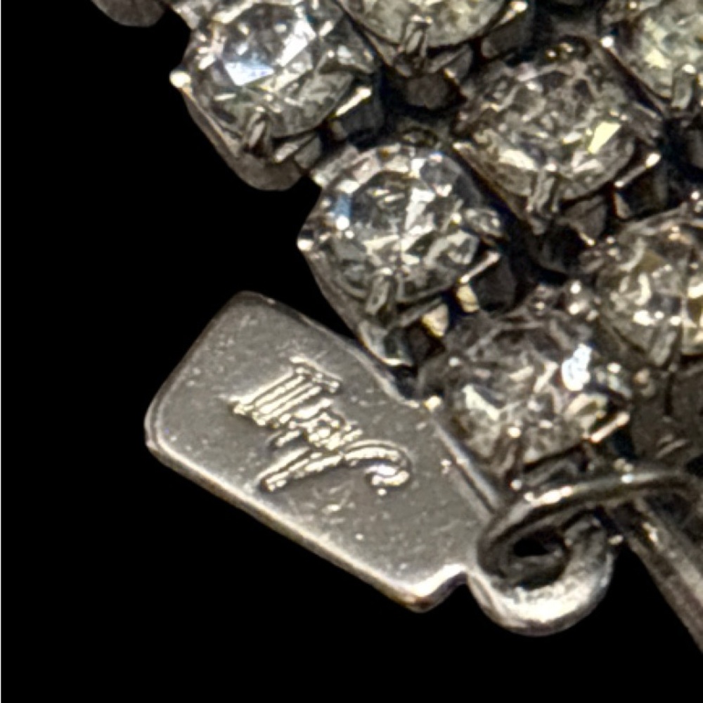 Elegant Silver Rhinestone Bracelet - Picture 6 of 9